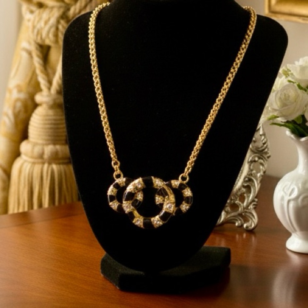 VTG ~ Jackie Collins Necklace 20”